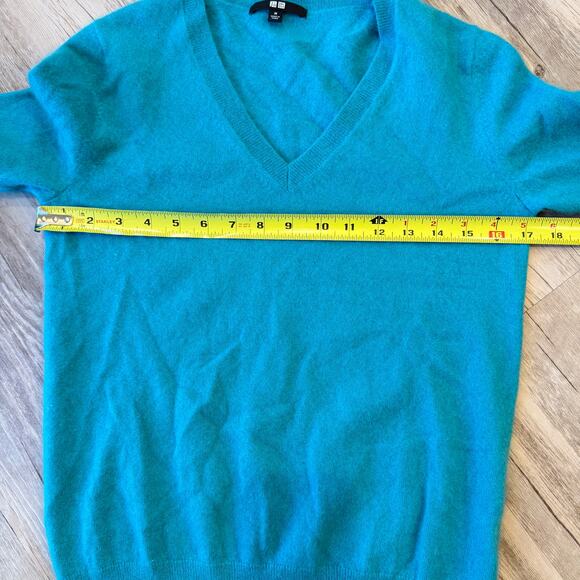 Uniqlo Women 100% Cashmere Sweater Size M Teal V-Neck Pullover Soft Luxury - Picture 7 of 7